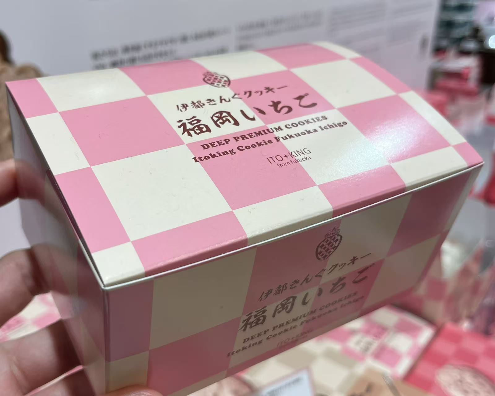 伊都きんぐ（伊都king）櫻花粉紅色包裝的福岡甘王草莓曲奇餅乾盒