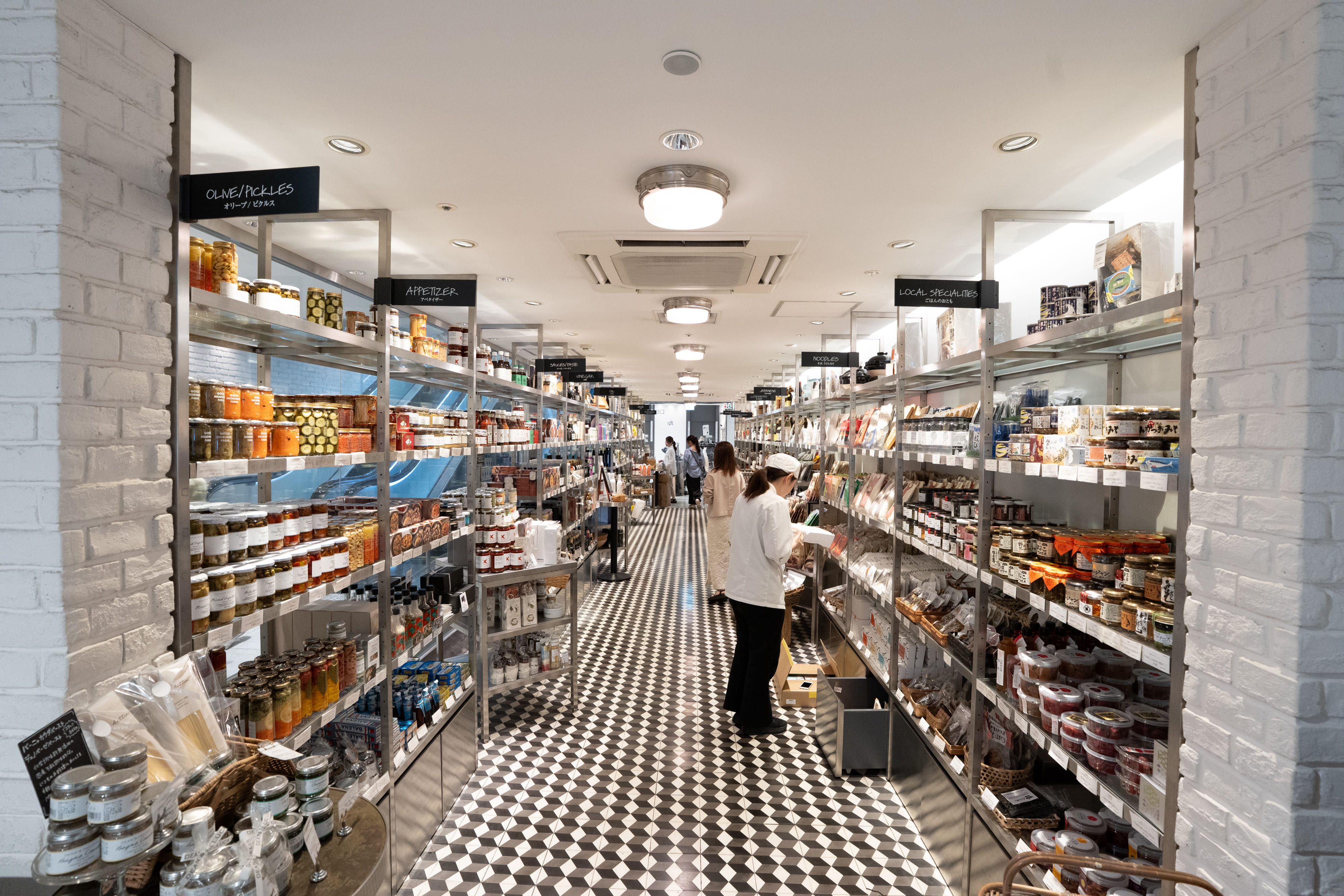 福岡天神 DEAN & DELUCA 豐富進口調味料與異國食材陳列區