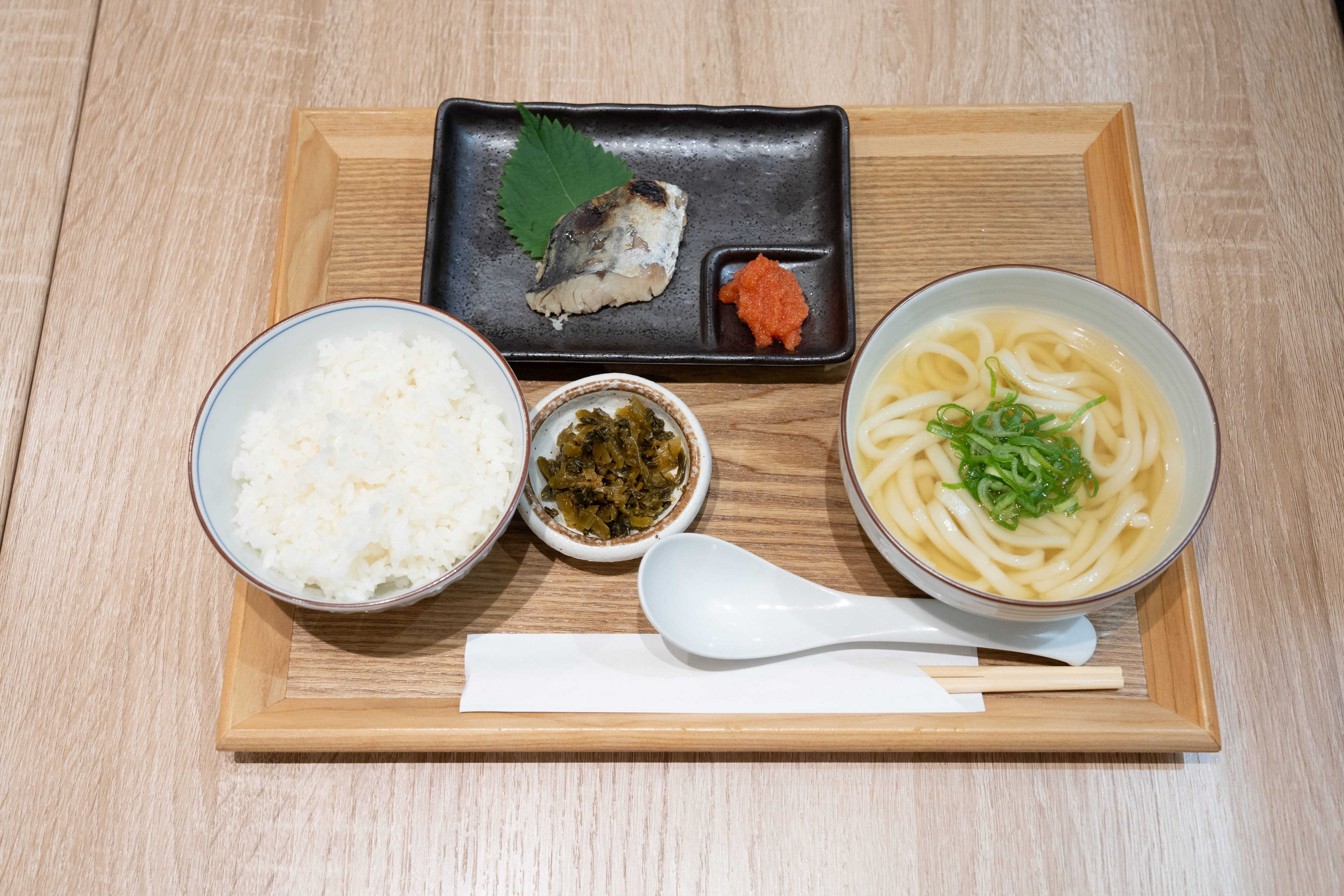 福岡天神 博多やりうどん 8:00-10:00限定日式朝食定食（烏龍麵、燒魚與明太子）