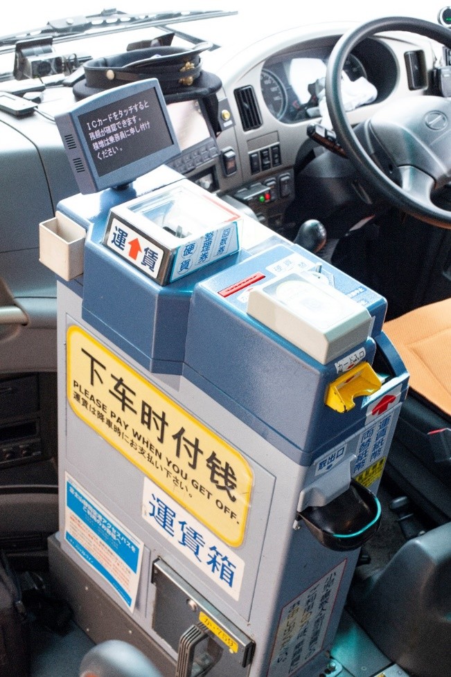 巴士上車付費與IC卡感應機