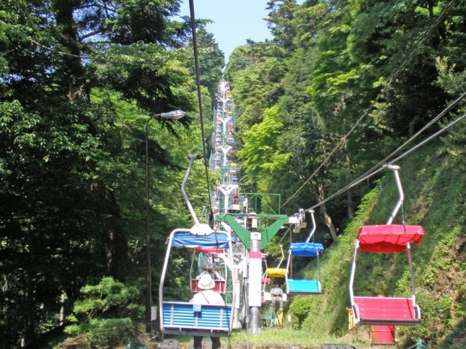 高尾山雙人吊椅零距離吹風賞景